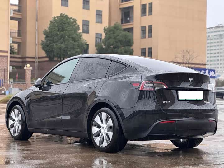 Фото 6 - Tesla Model Y