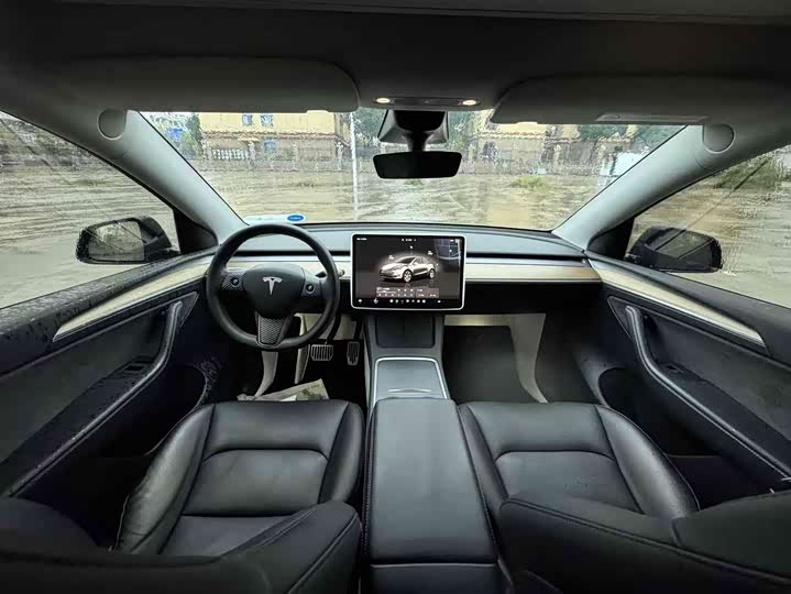 Фото 8 - Tesla Model Y