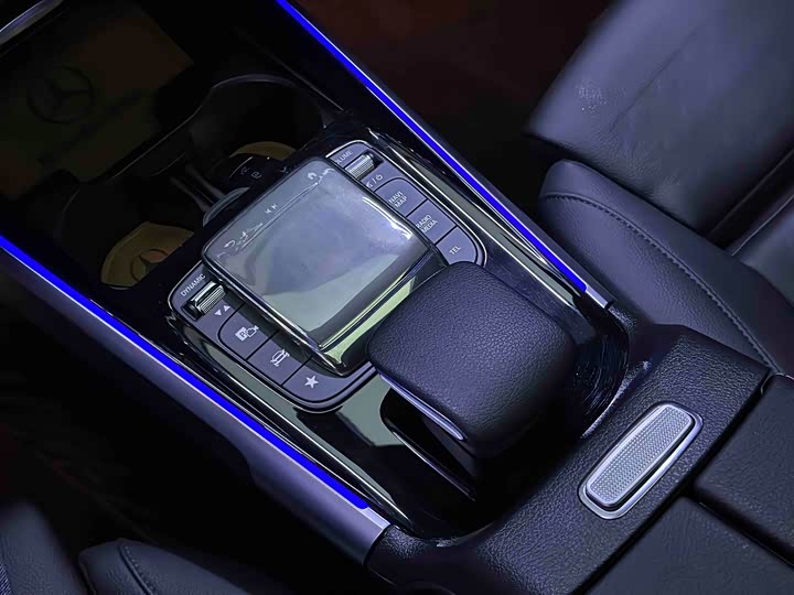 Фото 10 - Mercedes-Benz GLB-Class