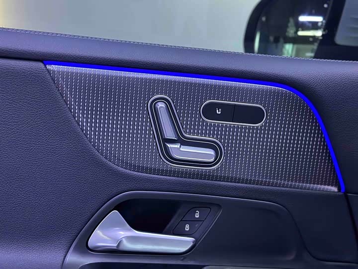 Фото 8 - Mercedes-Benz GLB-Class