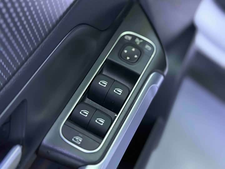 Фото 9 - Mercedes-Benz GLB-Class