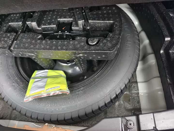 Фото 20 - Changan CS75