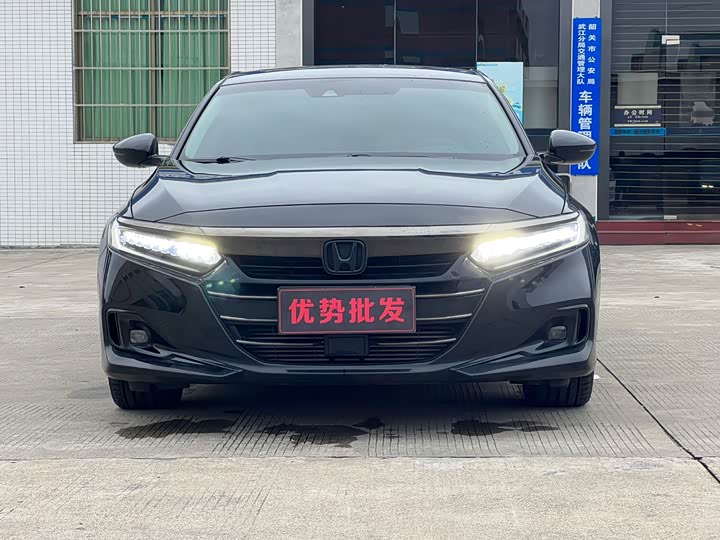 Фото 2 - Honda Accord