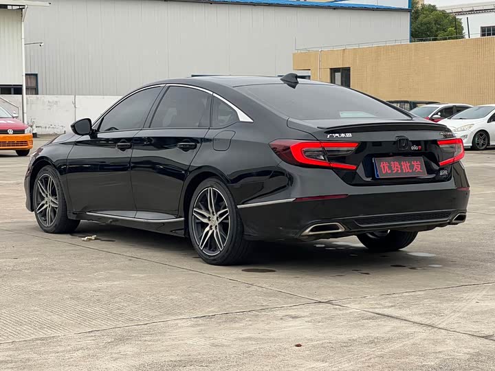 Фото 9 - Honda Accord