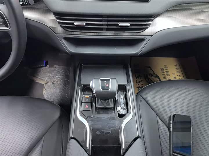 Фото 14 - Hongqi E-QM5