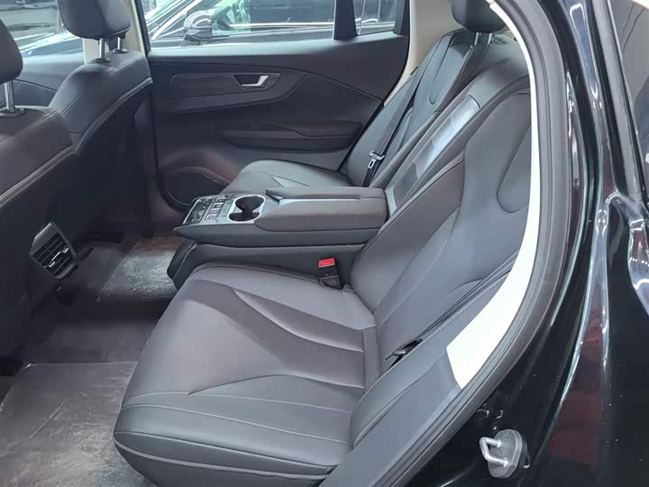 Фото 17 - Hongqi E-QM5