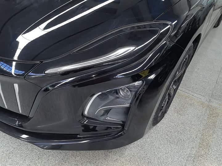 Фото 24 - Hongqi E-QM5