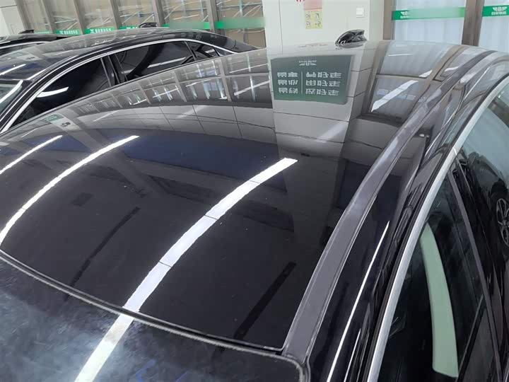 Фото 27 - Hongqi E-QM5