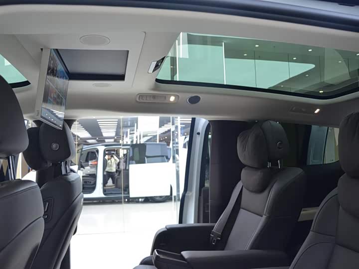 Фото 13 - LiXiang Mega