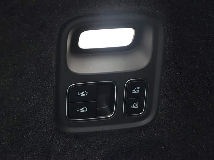 Фото 14 - LiXiang Mega