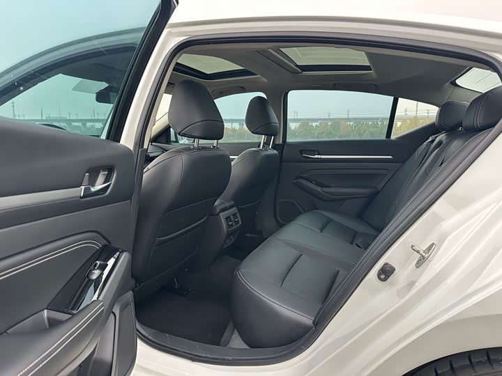 Фото 11 - Nissan Teana