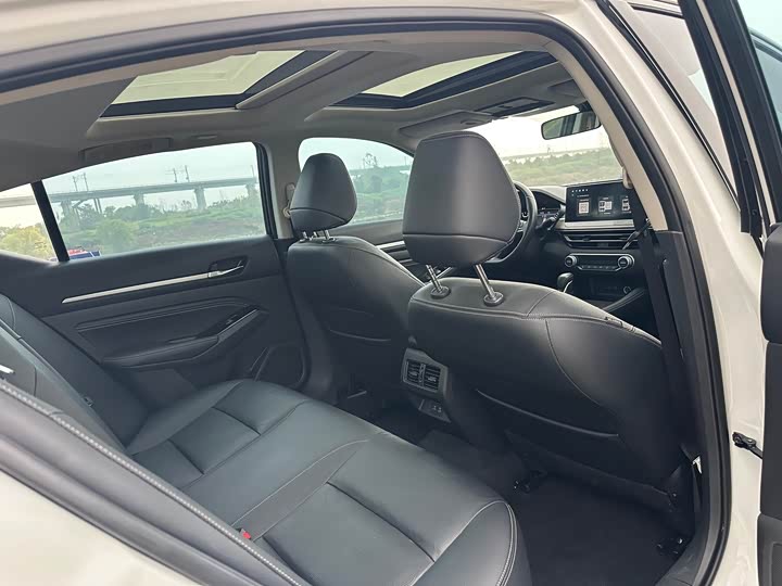 Фото 13 - Nissan Teana