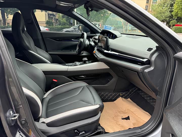 Фото 10 - Changan UNI-V