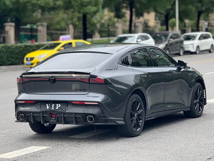 Фото 15 - Changan UNI-V