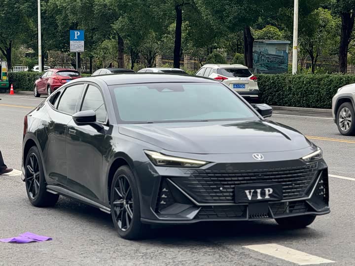 Фото 3 - Changan UNI-V