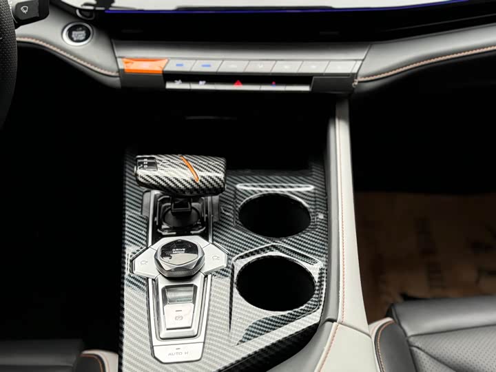 Фото 8 - Changan UNI-V