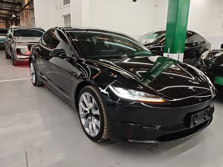 Фото 4 - Tesla Model 3