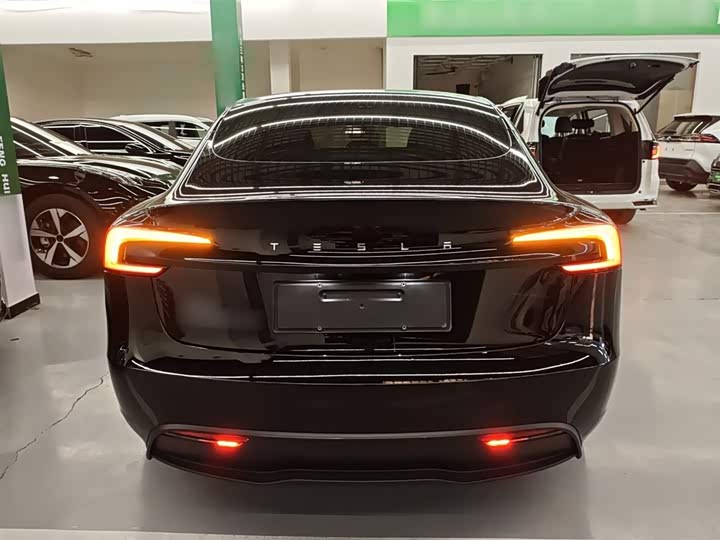 Фото 6 - Tesla Model 3