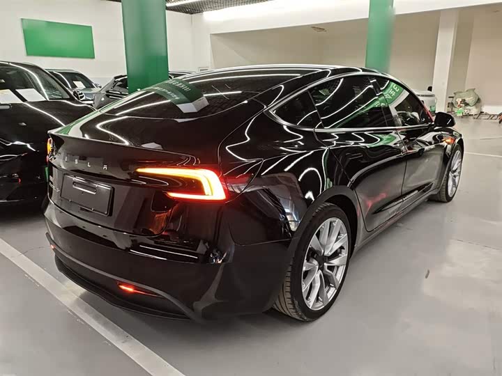 Фото 7 - Tesla Model 3