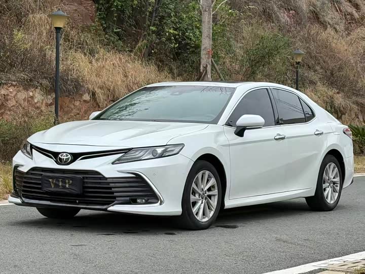 Фото 1 - Toyota Camry