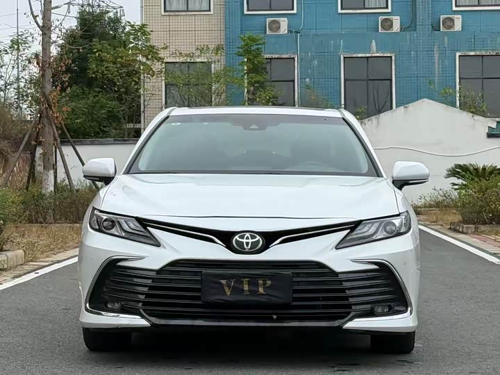 Фото 2 - Toyota Camry
