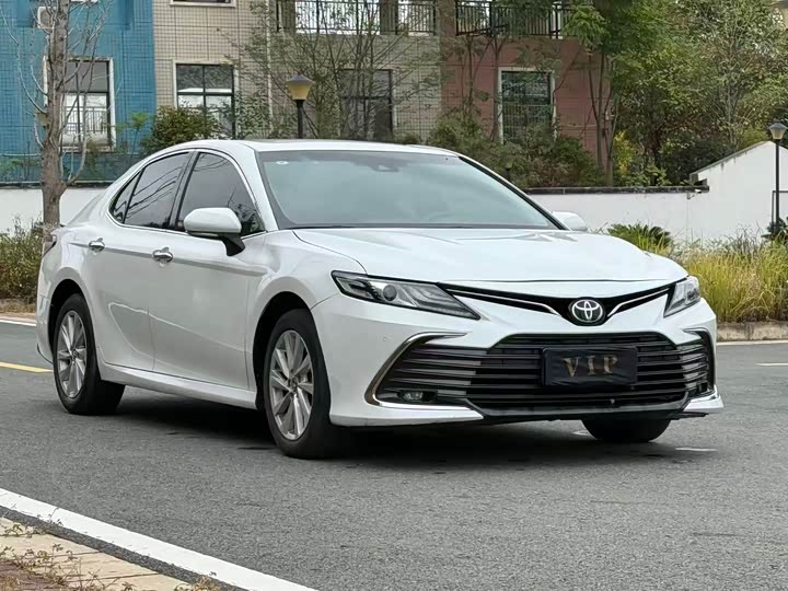 Фото 3 - Toyota Camry