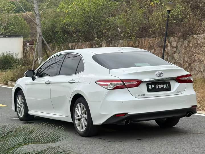 Фото 4 - Toyota Camry
