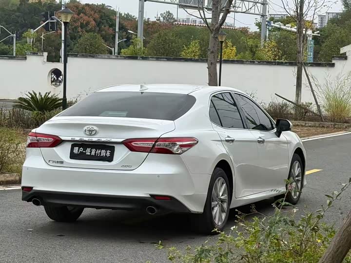 Фото 6 - Toyota Camry