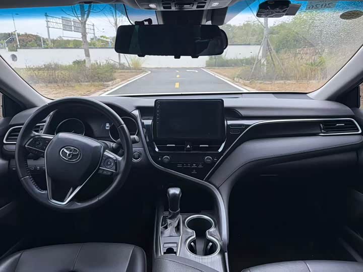 Фото 7 - Toyota Camry