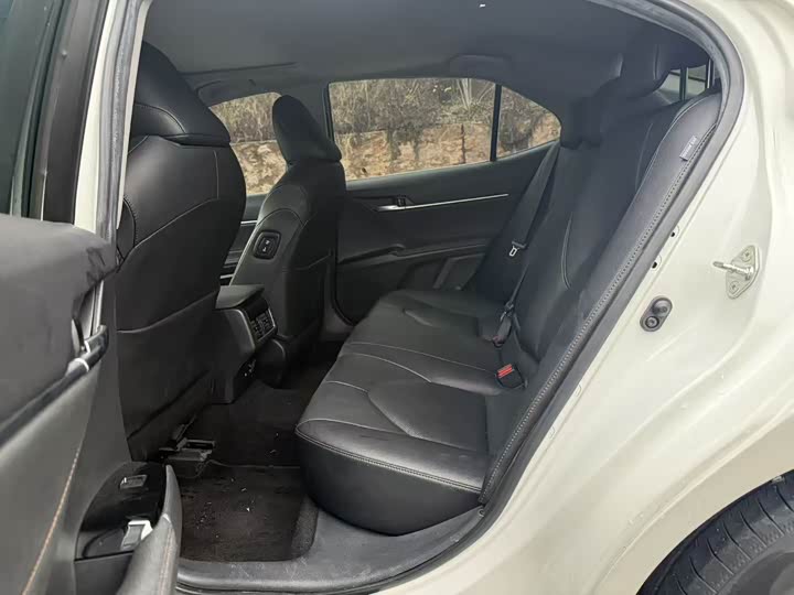 Фото 9 - Toyota Camry