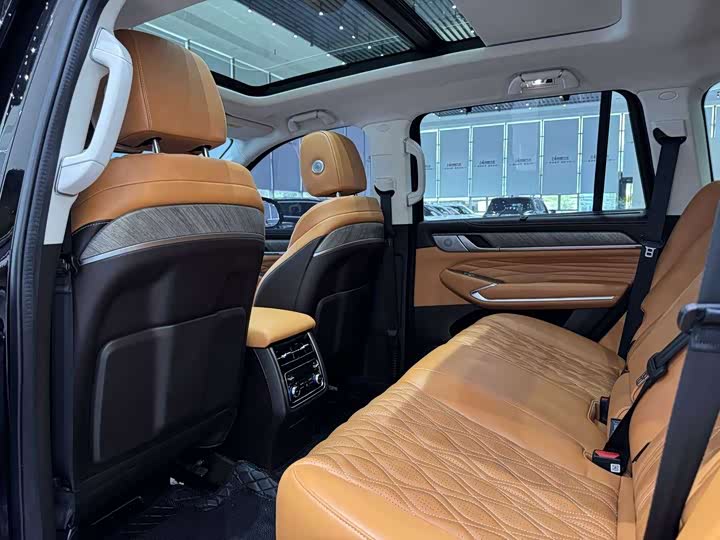 Фото 5 - Tank 500 Hybrid