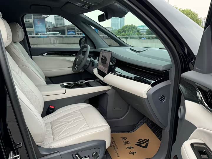 Фото 10 - Zeekr 009