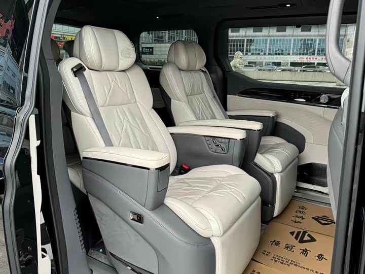 Фото 12 - Zeekr 009