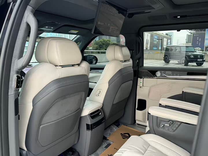 Фото 13 - Zeekr 009