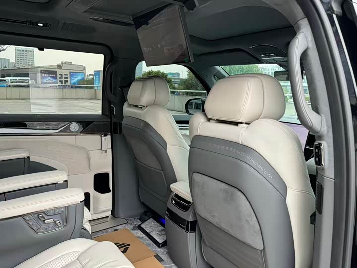 Фото 14 - Zeekr 009