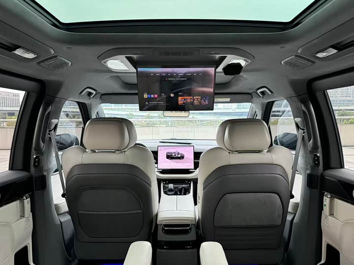 Фото 16 - Zeekr 009