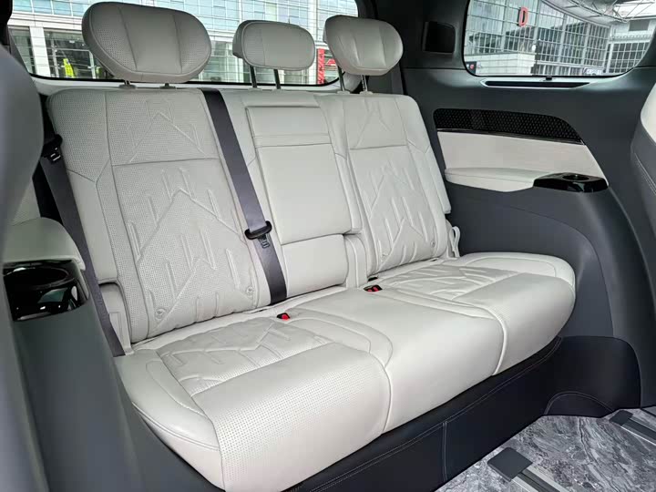 Фото 17 - Zeekr 009