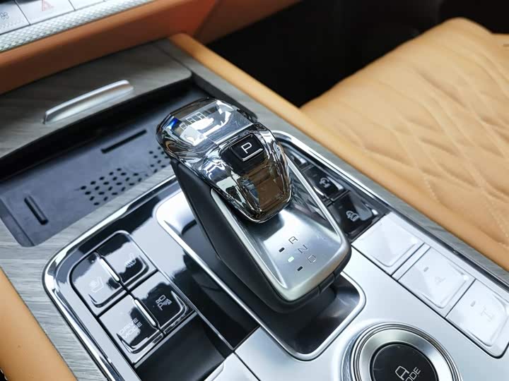 Фото 13 - Tank 500 Hybrid