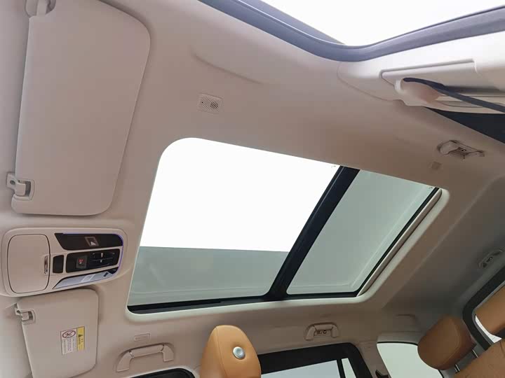 Фото 14 - Tank 500 Hybrid