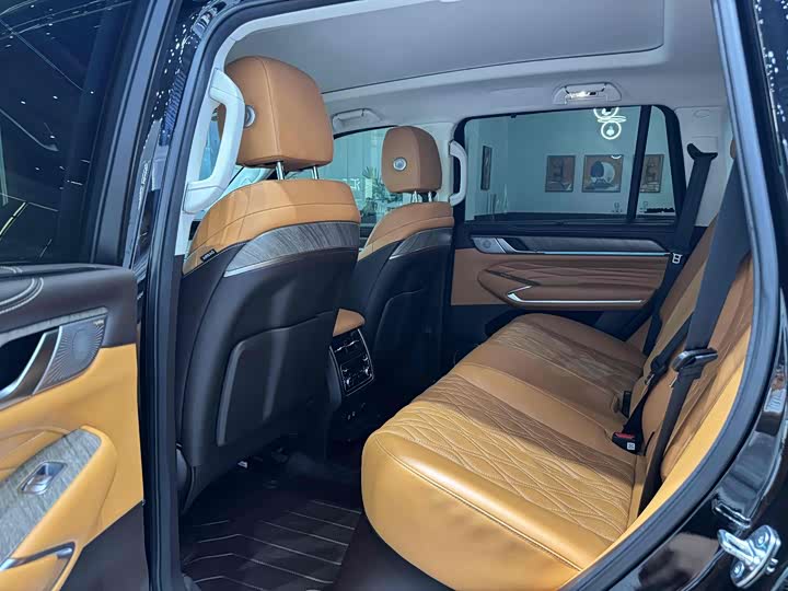 Фото 5 - Tank 500 Hybrid