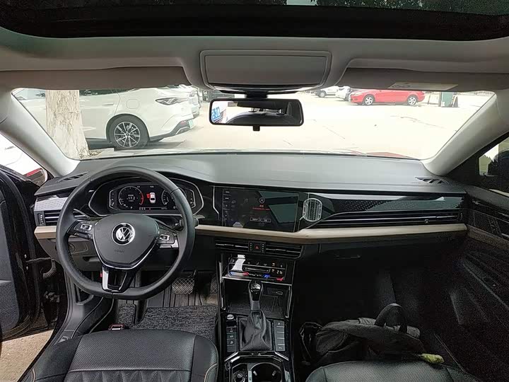 Фото 12 - Volkswagen Passat