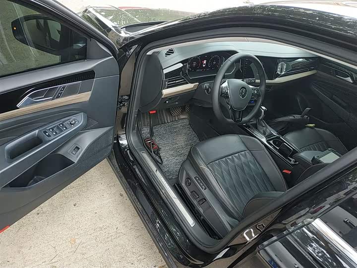 Фото 13 - Volkswagen Passat