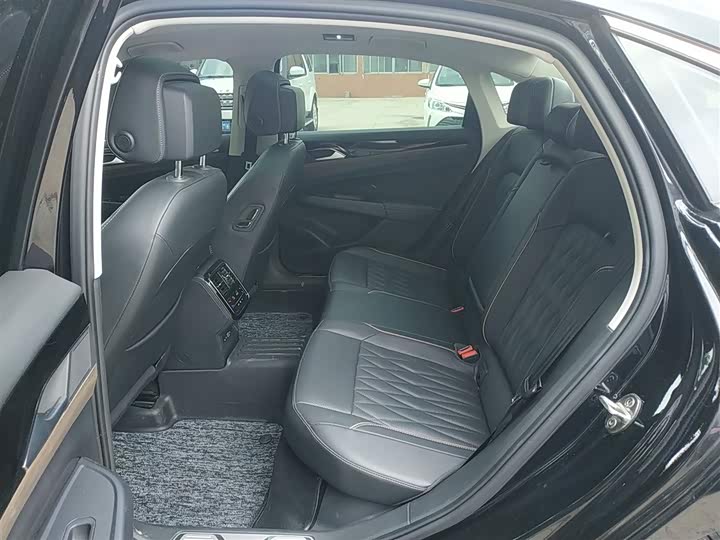 Фото 14 - Volkswagen Passat