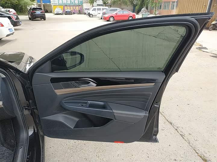 Фото 15 - Volkswagen Passat