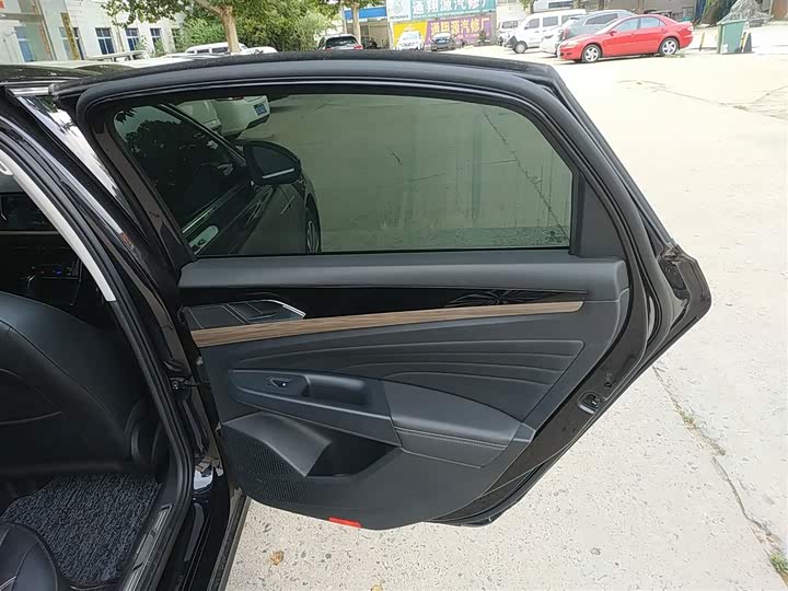 Фото 16 - Volkswagen Passat