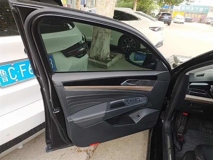 Фото 17 - Volkswagen Passat