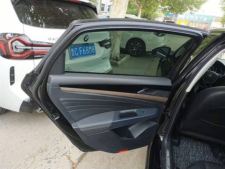 Фото 18 - Volkswagen Passat