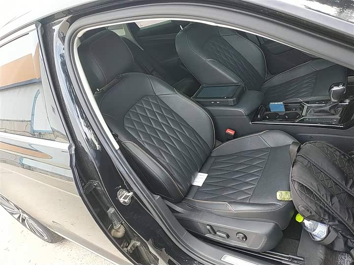 Фото 21 - Volkswagen Passat