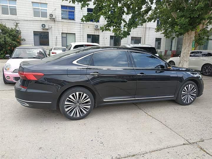 Фото 25 - Volkswagen Passat