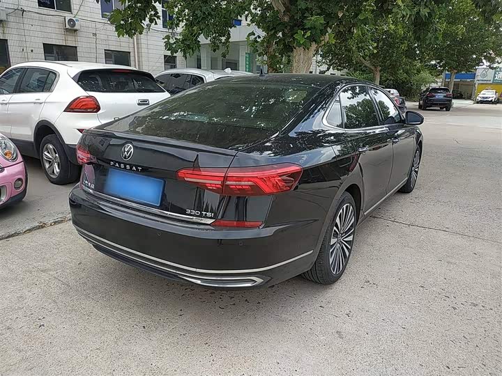 Фото 27 - Volkswagen Passat